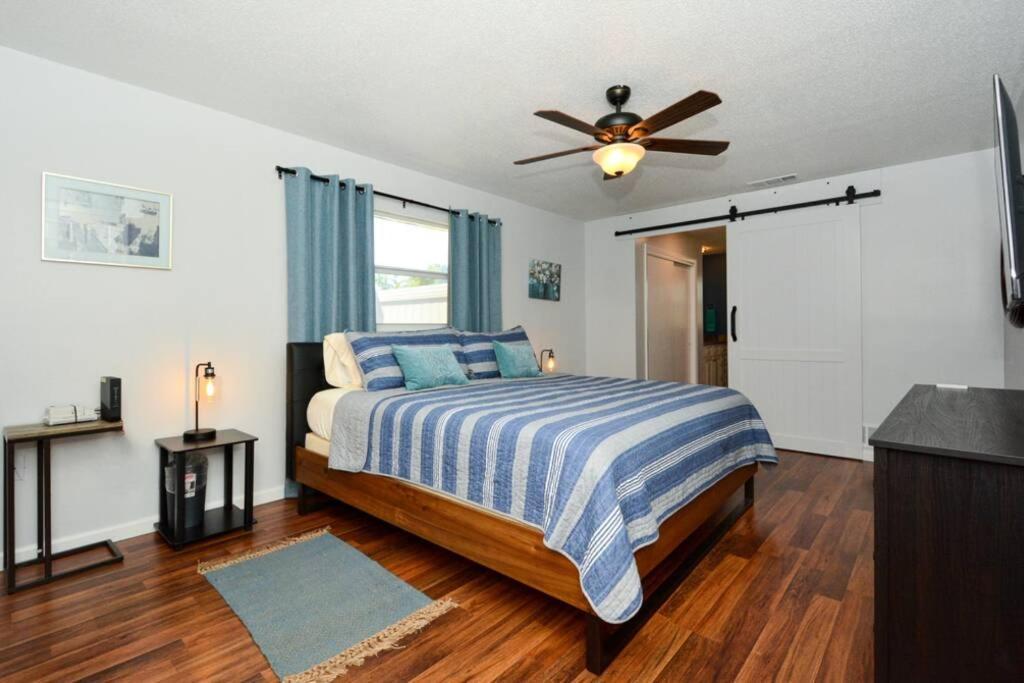 Cozy, Fido-Friendly Pool Home Just 4 Miles To The Beach! 베니스 외부 사진
