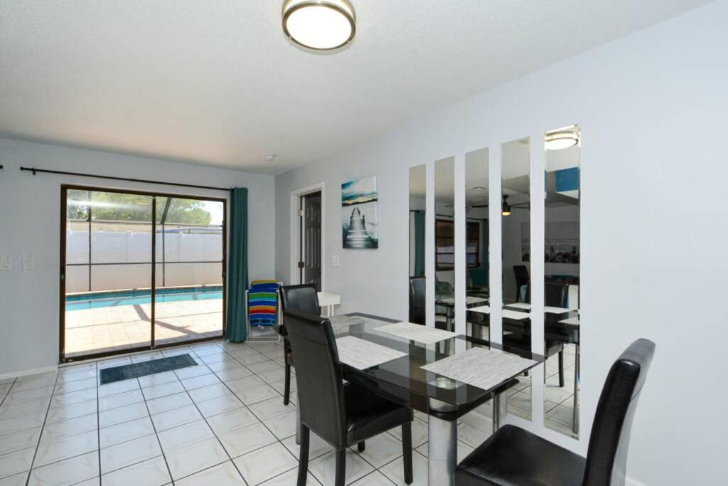 Cozy, Fido-Friendly Pool Home Just 4 Miles To The Beach! 베니스 외부 사진