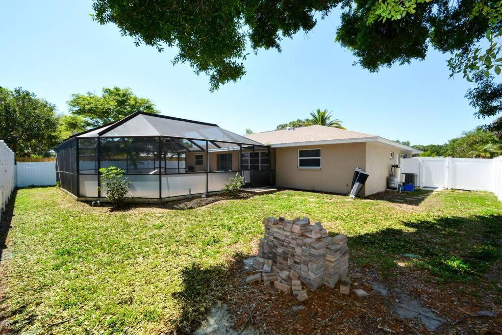 Cozy, Fido-Friendly Pool Home Just 4 Miles To The Beach! 베니스 외부 사진