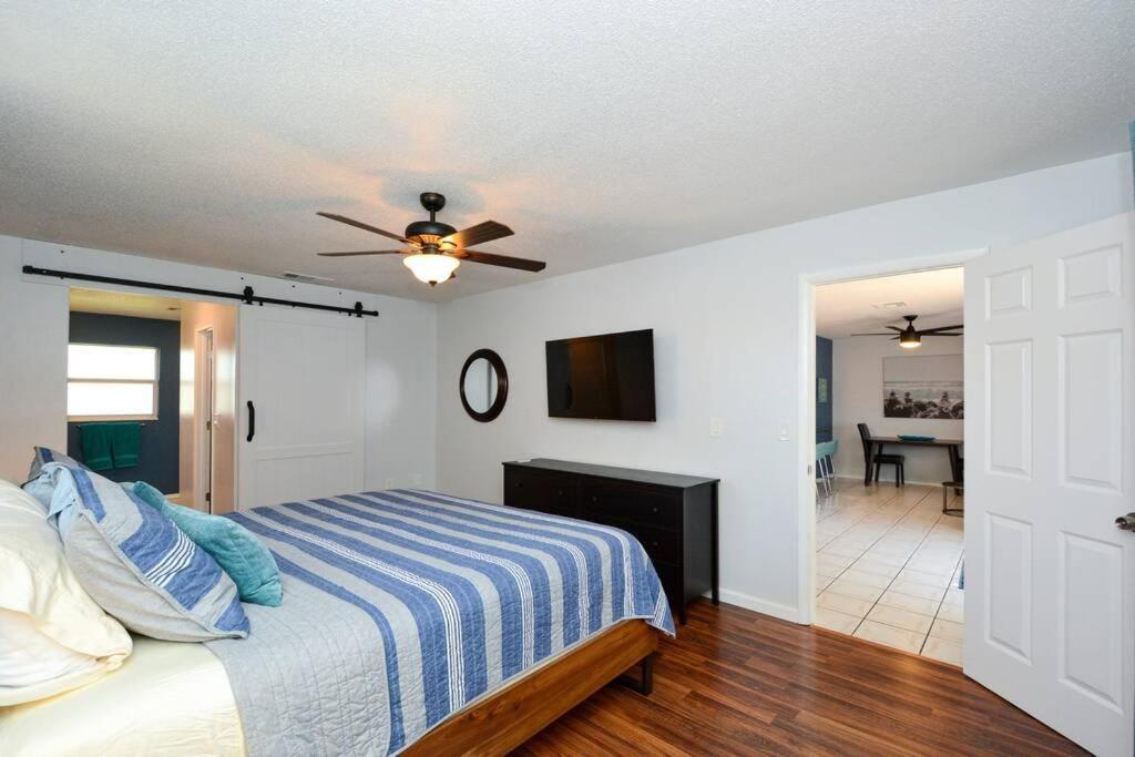 Cozy, Fido-Friendly Pool Home Just 4 Miles To The Beach! 베니스 외부 사진