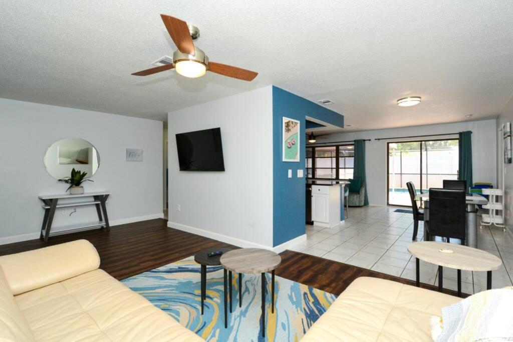 Cozy, Fido-Friendly Pool Home Just 4 Miles To The Beach! 베니스 외부 사진